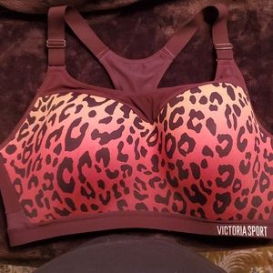 Victoria secrets sports bra 38dd